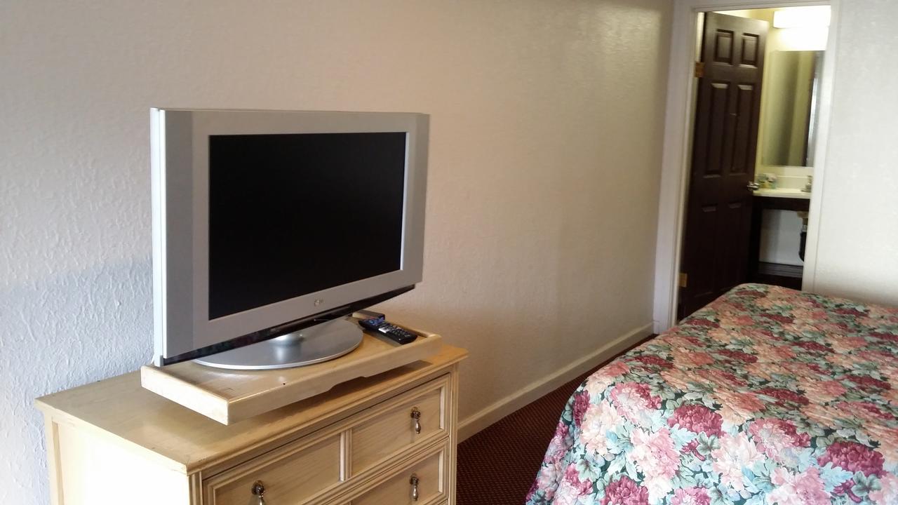 Redwood Inn Willits Εξωτερικό φωτογραφία